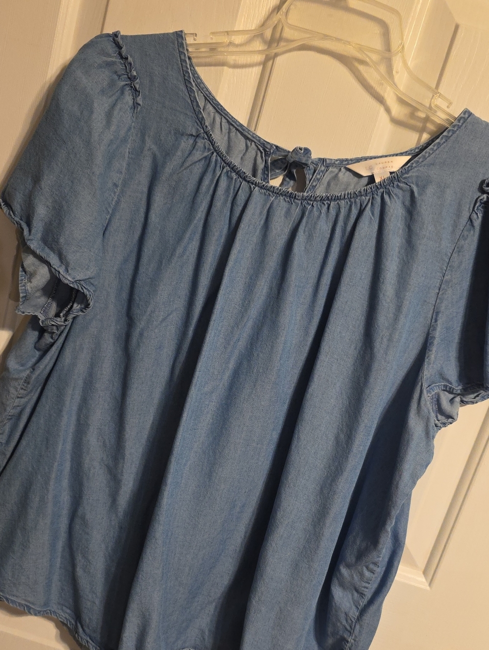 LC Lauren Conrad Light Denim Blue Ruffled Sleeve Peasant Top T077